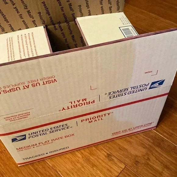 Women personal curated Box - 3 great condition items hand picked for you - Picture 1 of 1